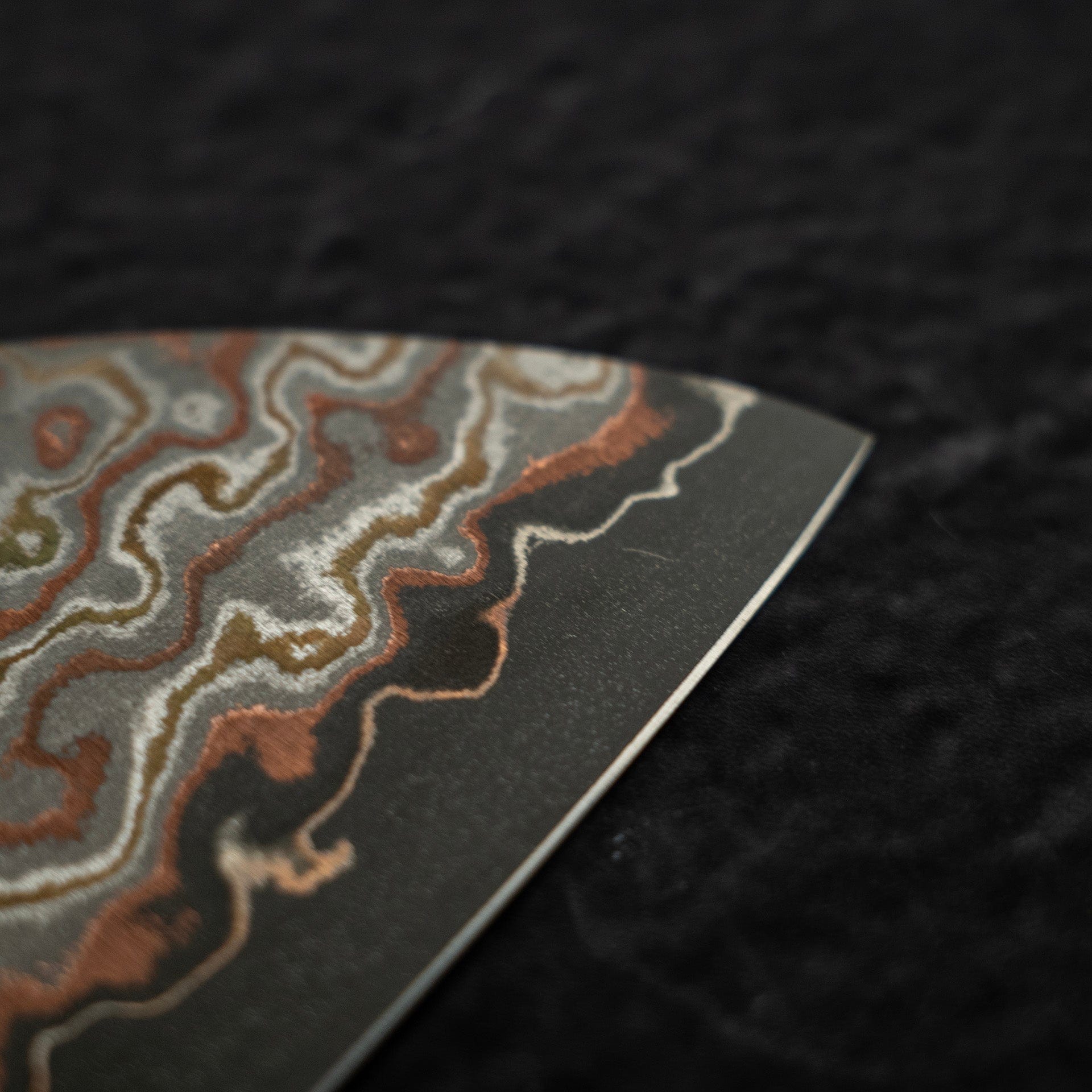 DSC_3095.jpg Takeshi Saji VG10 Rainbow Damascus Etched Santoku 165mm, view 5