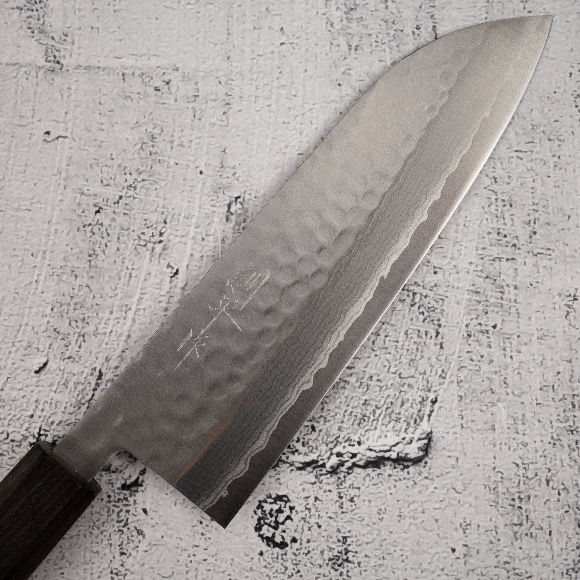 DSC_6163.jpg Masutani Kokuryu VG10 Damascus Tsuchime Santoku 170mm WA Handle, view 2