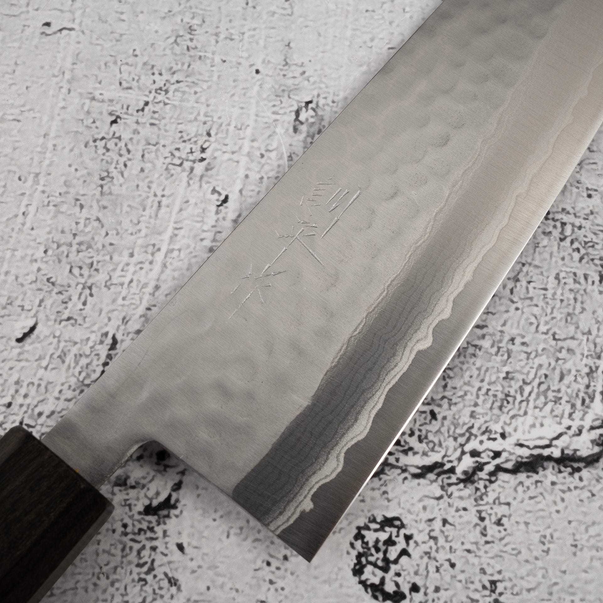 DSC_6164.jpg Masutani Kokuryu VG10 Damascus Tsuchime Santoku 170mm WA Handle, view 3