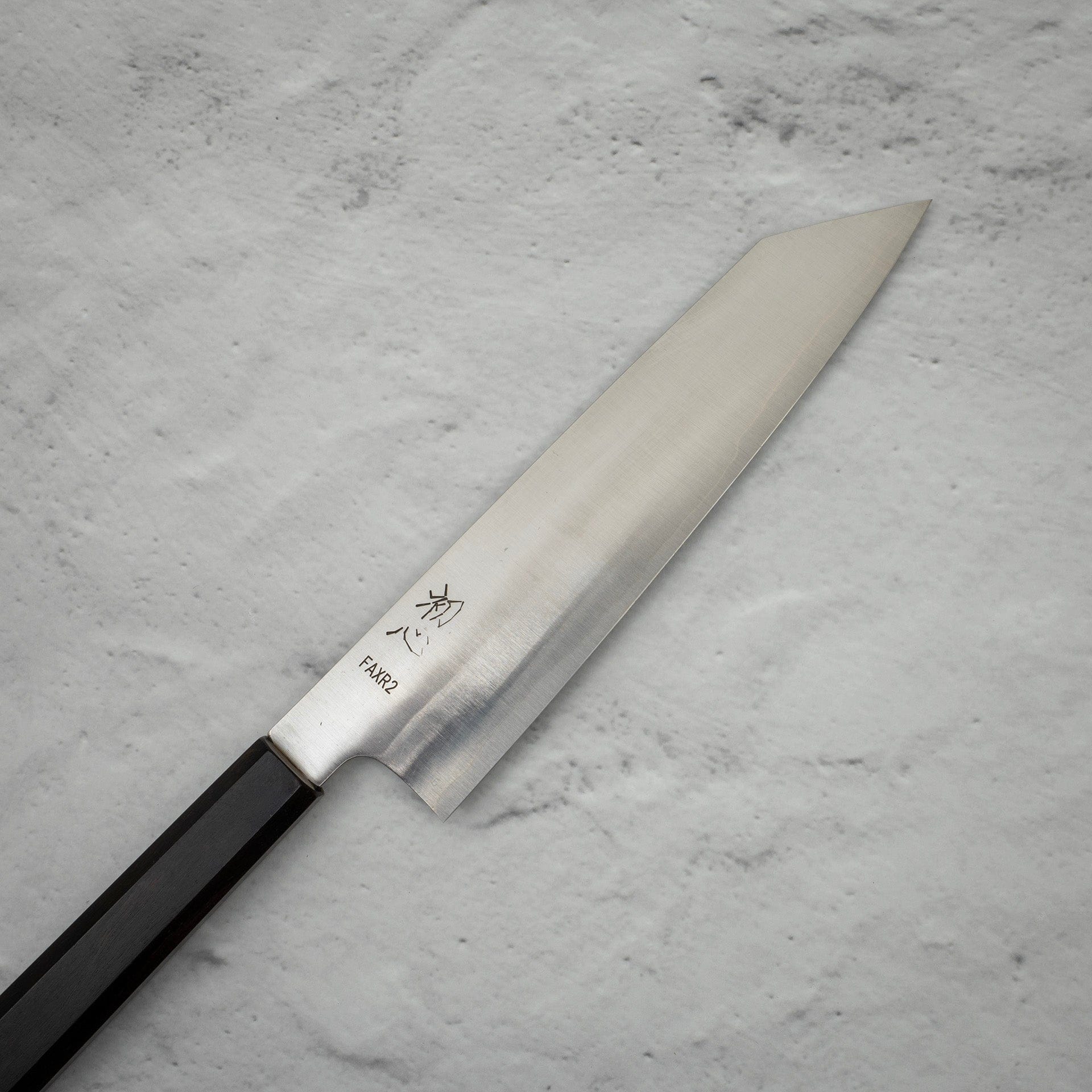 HatsukokoroFAXR2MigakiKtipGyuto210mmEbonyd.jpg Hatsukokoro FAXR2 Migaki K tip Gyuto 210mm Ebony, view 2