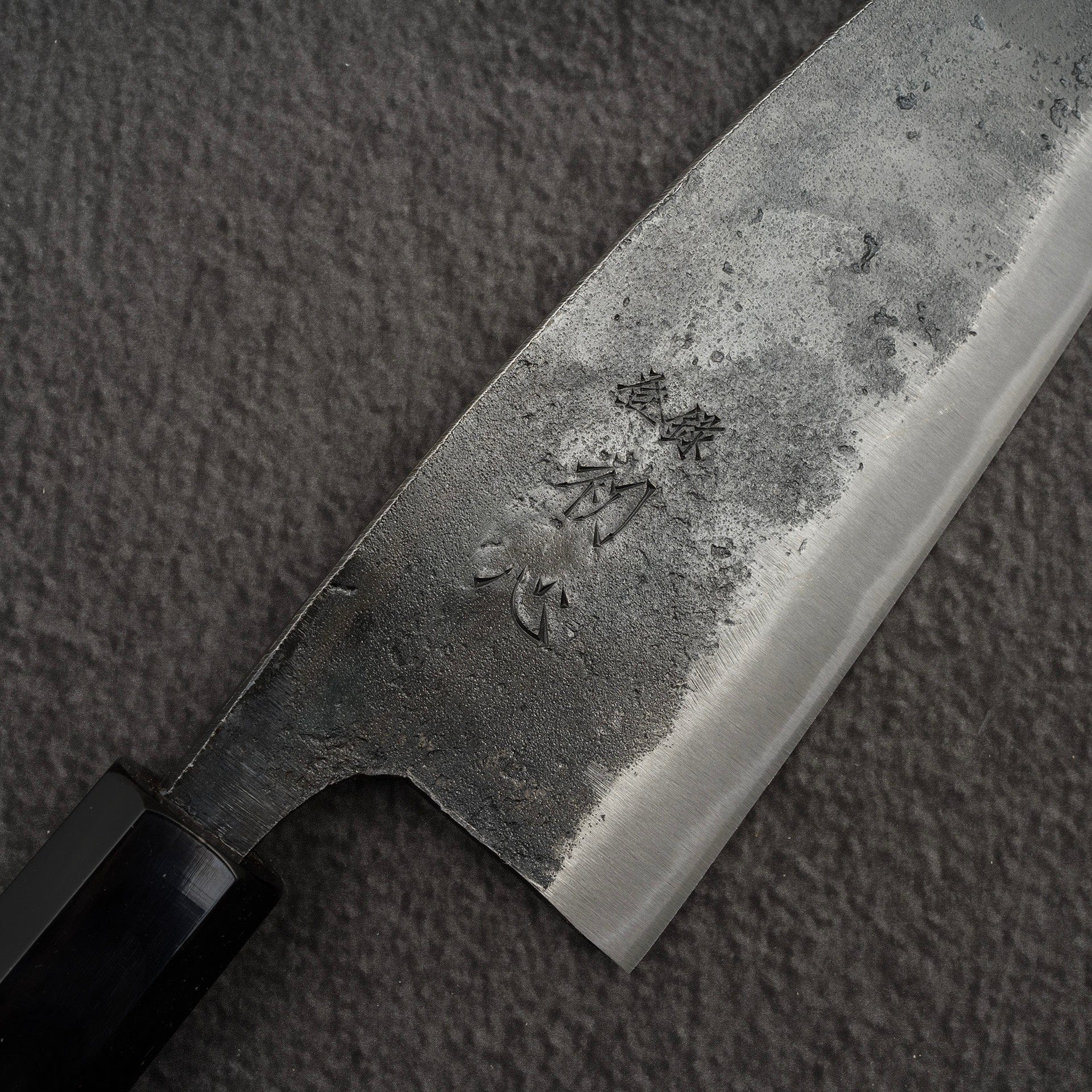 HatsukokoroKurokazeWhite2KurouchiDoubleBevelDeba165mme.jpg Hatsukokoro Kurokaze Blue 2 Kurouchi Deba 165mm Double Bevel, view 3