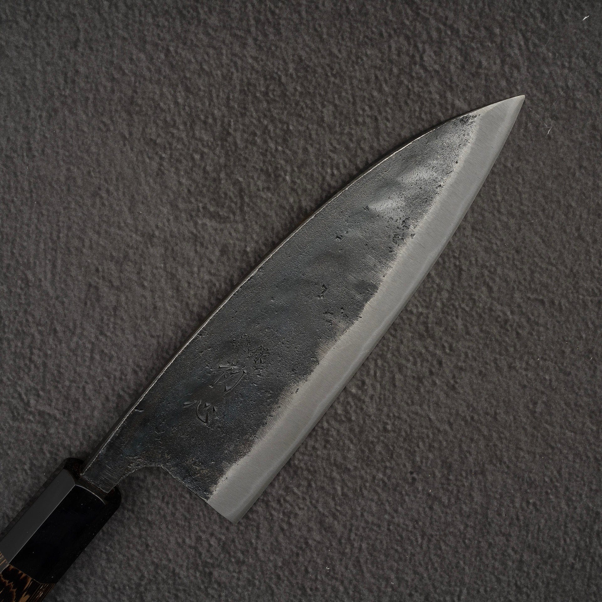 HatsukokoroKurokazeWhite2KurouchiDoubleBevelDeba165mmf.jpg Hatsukokoro Kurokaze Blue 2 Kurouchi Deba 165mm Double Bevel, view 2
