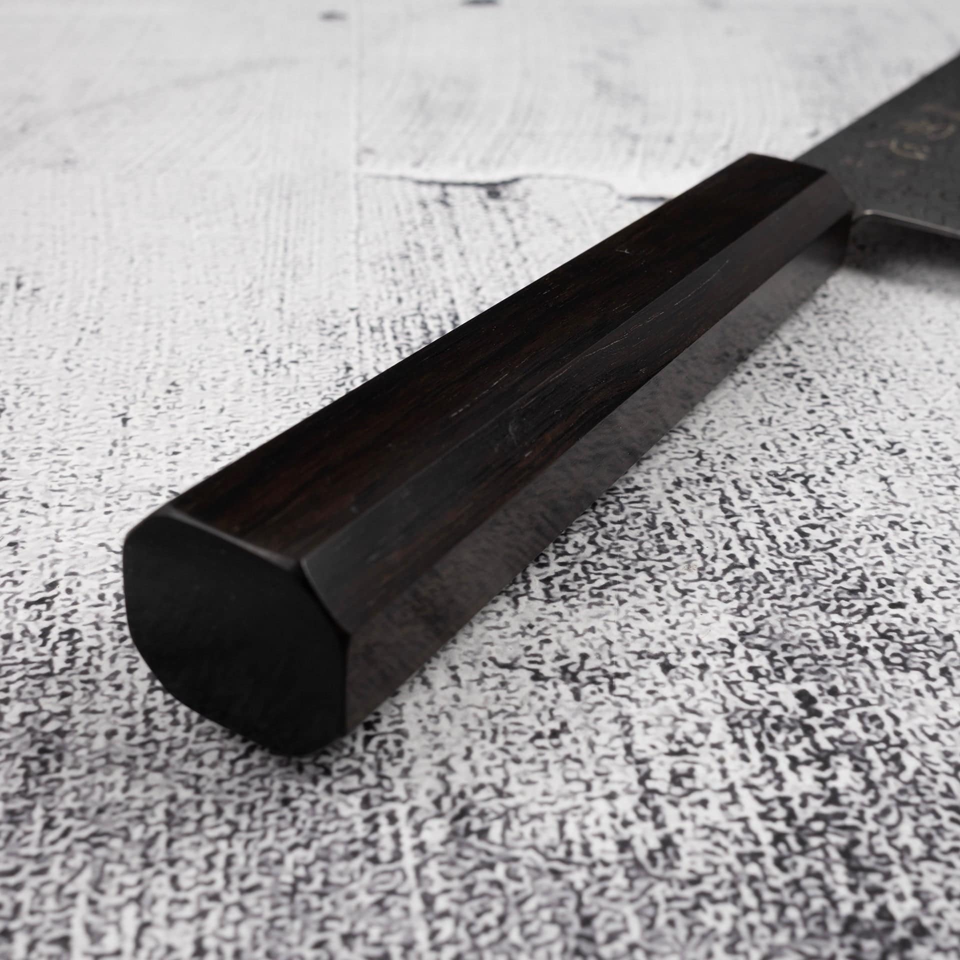 HatsukokoroRyuhyoSG2BlackDamascusGyuto210mmEbonyd.jpg Hatsukokoro Ryuhyo SG2 Black Damascus Gyuto 210mm Ebony, view 4