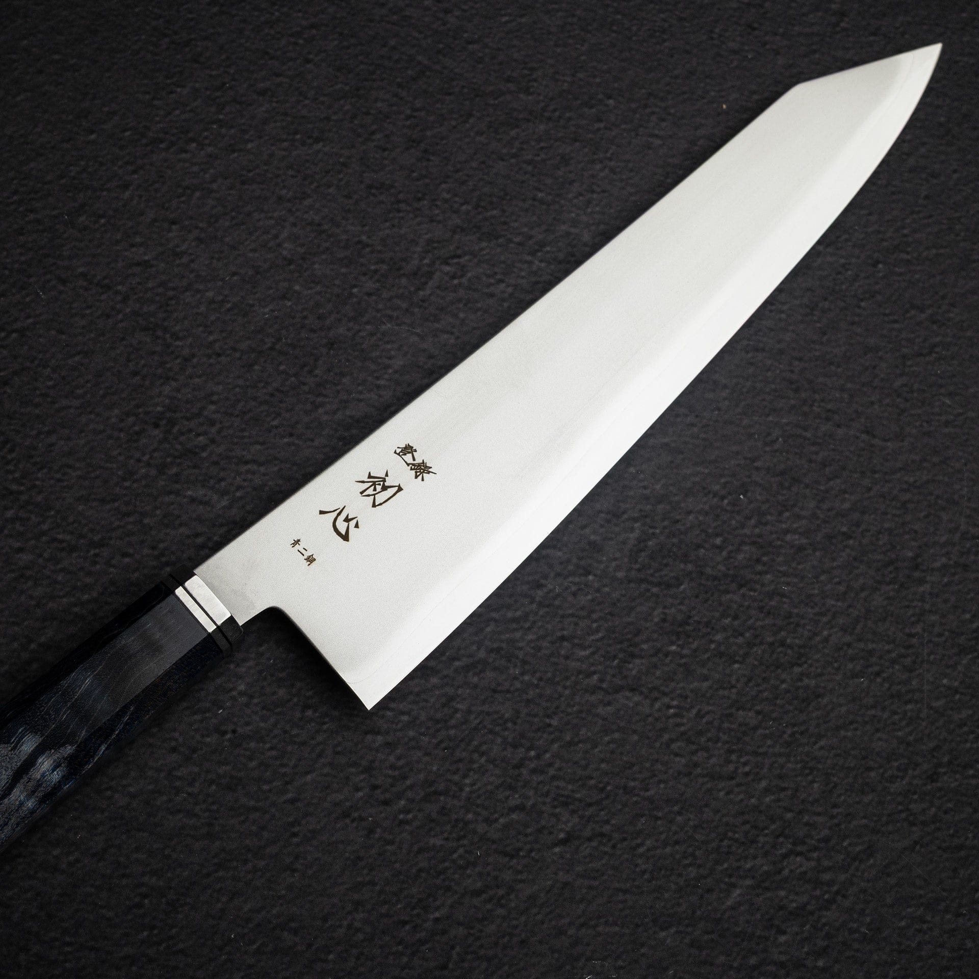 Hatsukokoro_Kaijin_Blue_2_K-tip_Gyuto_240-20260118-05.jpg Hatsukokoro Kaijin Blue 2 K-tip Gyuto 240mm Migaki Curly Maple, view 5