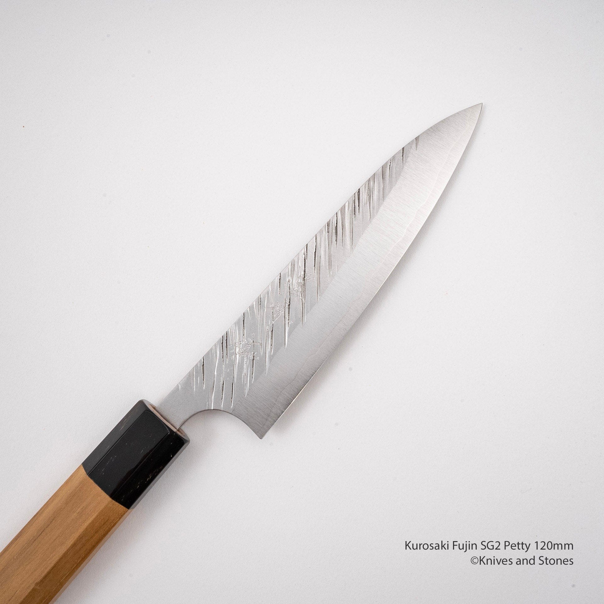 KurosakiFujinSG2Petty120mmG.jpg Kurosaki Fujin SG2 Petty 120mm, view 3