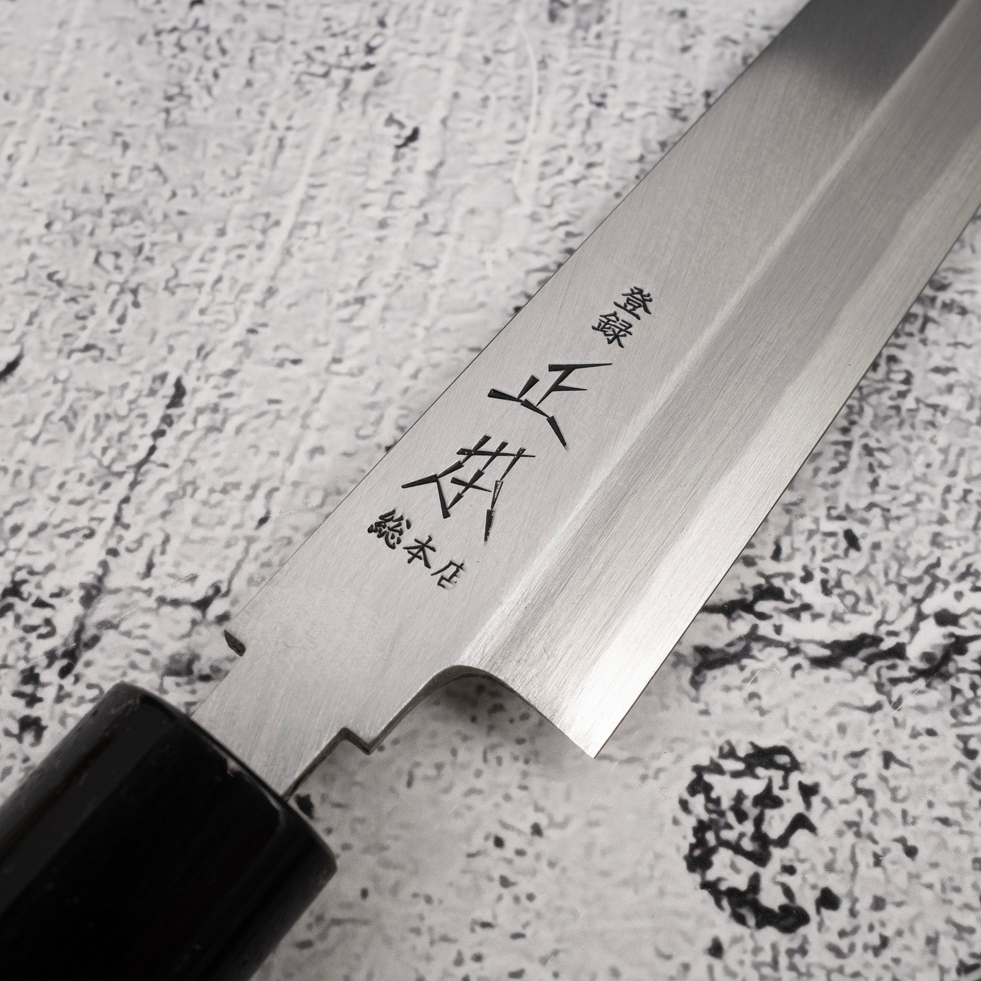 MasamotoWhite2KiritsukeYanagiba165mmKS4616withsayad.jpg Masamoto White 2 Kiritsuke Yanagiba 165 mm KS4616 with saya, view 4