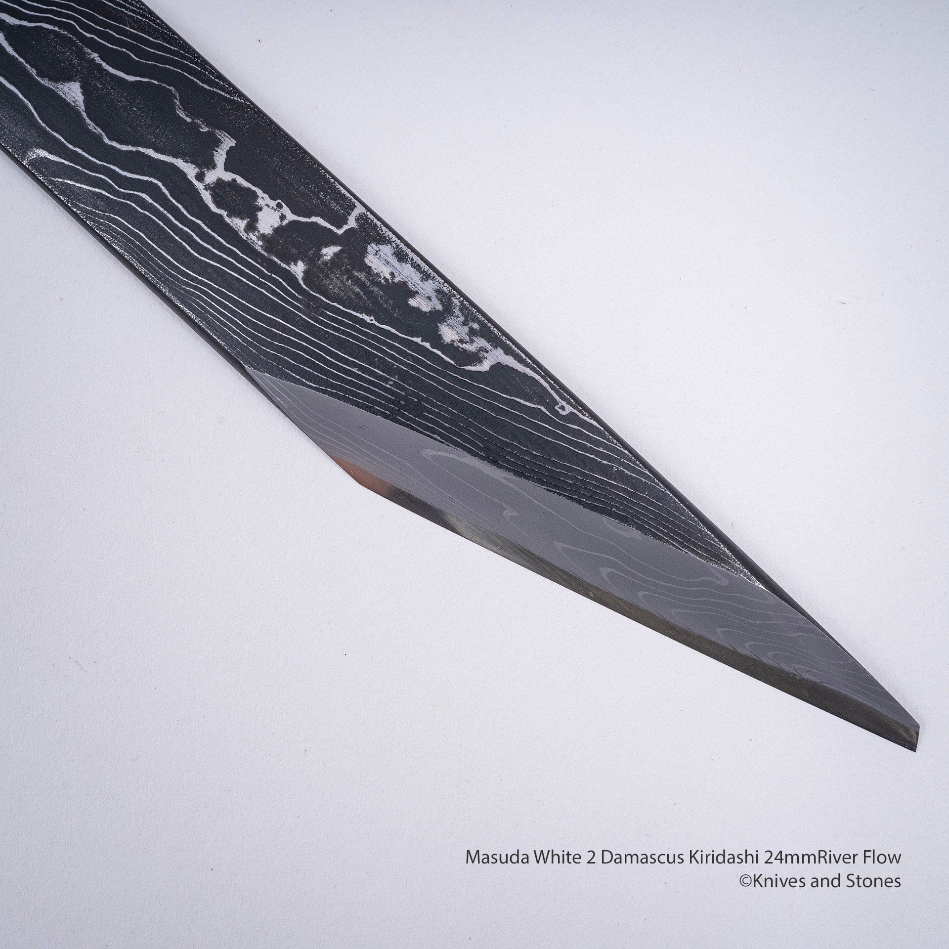 MasudaWhite2DamascusKiridashi24mmRiverFlowC.jpg Masuda White 2 River Flow Damascus Kiridashi 24mm, view 3