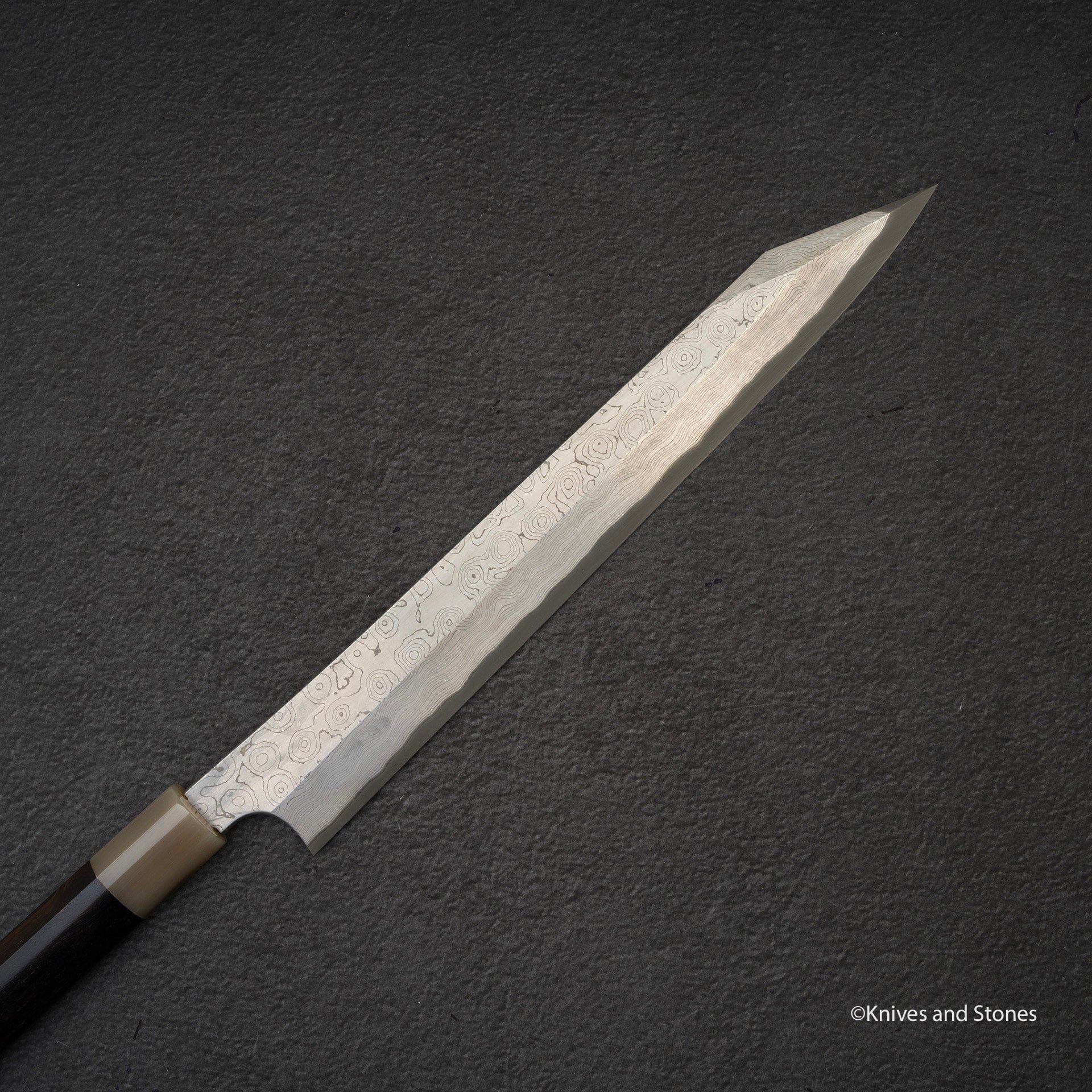 NigaraAnmonBlue2RaindropDamascusK-tipYanagiba300mmF.jpg Nigara Anmon Kurozome Blue 2 Damascus Kiritsuke Yanagiba 300mm, view 3
