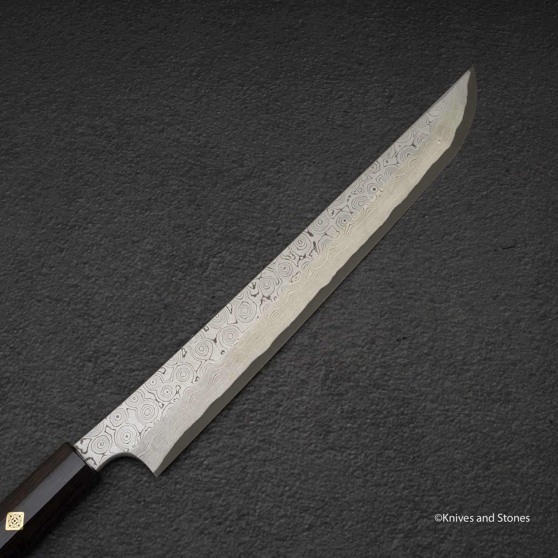 NigaraAnmonBlue2RaindropDamascusSakimaruTakobiki300mmG.jpg Nigara Anmon Kurozome Blue 2 Damascus Sakimaru Takobiki Yanagiba 300, view 3