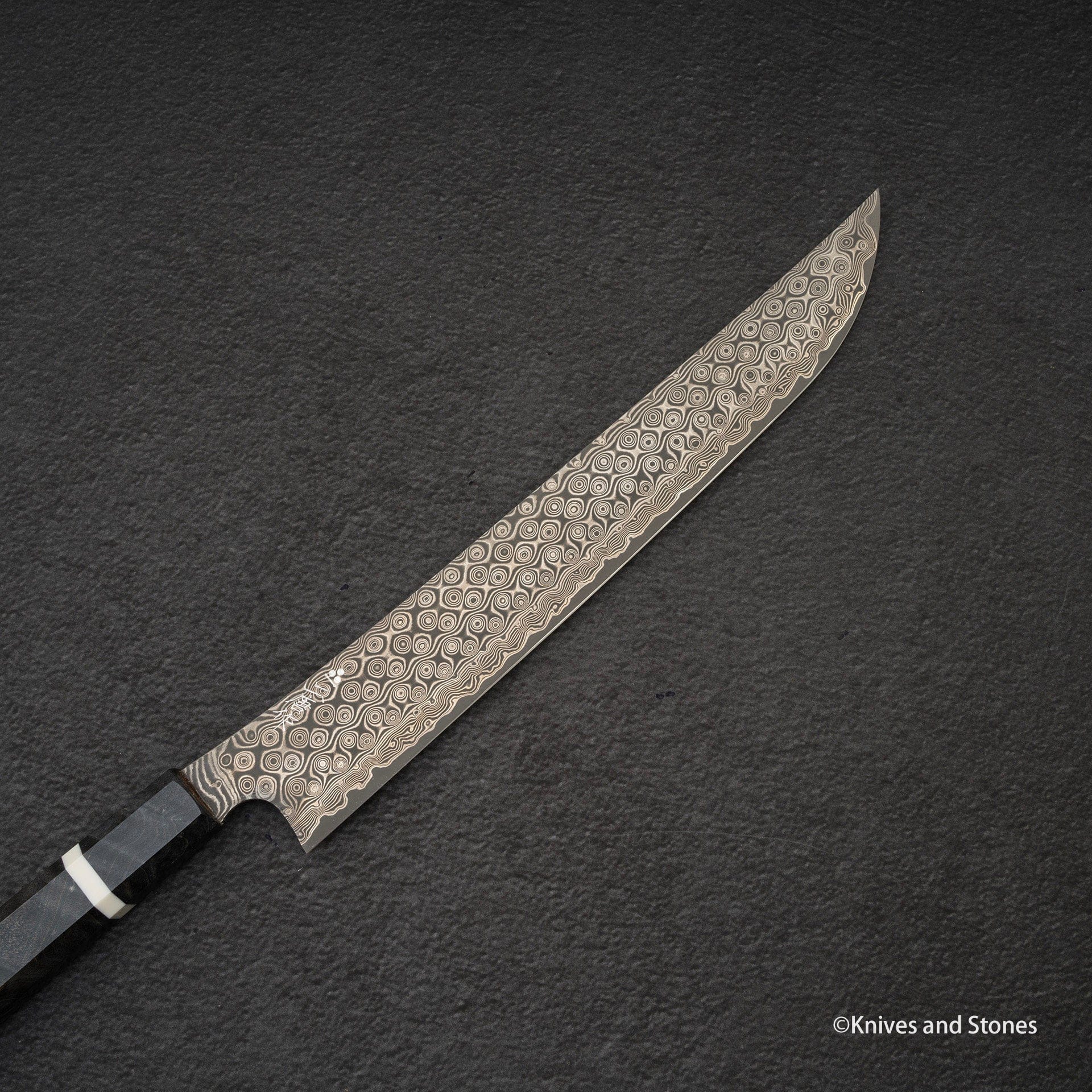 NigaraAnmonSG2RaindropDamascusSakimaruSujihiki270mmF.jpg Nigara Anmon SG2 Raindrop Damascus Sakimaru Sujihiki 270mm, view 3