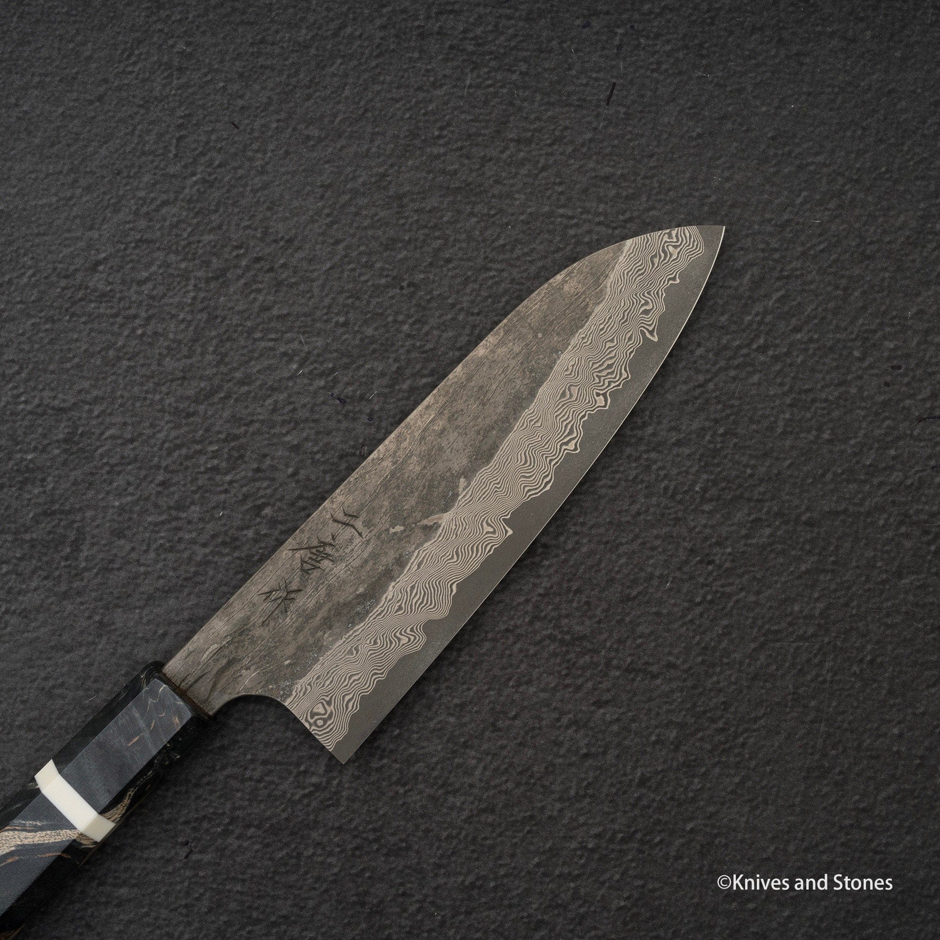 NigaraKurozomeGinsanDamascusSantoku180mm20240515-100426002.jpg Nigara Ginsan Kurozome Damascus Santoku 170mm, view 3