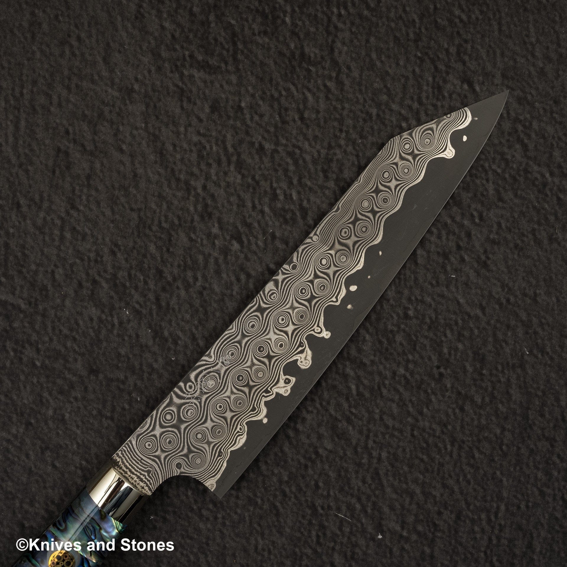 NigaraSG2AnmonDamascusKtipPetty150mmWesternShellHandle-20250313-03.jpg Nigara Anmon (暗紋) SG2 Raindrop Damascus K tip Petty 150mm Mother-of-Pearl Inlay Handle, view 2