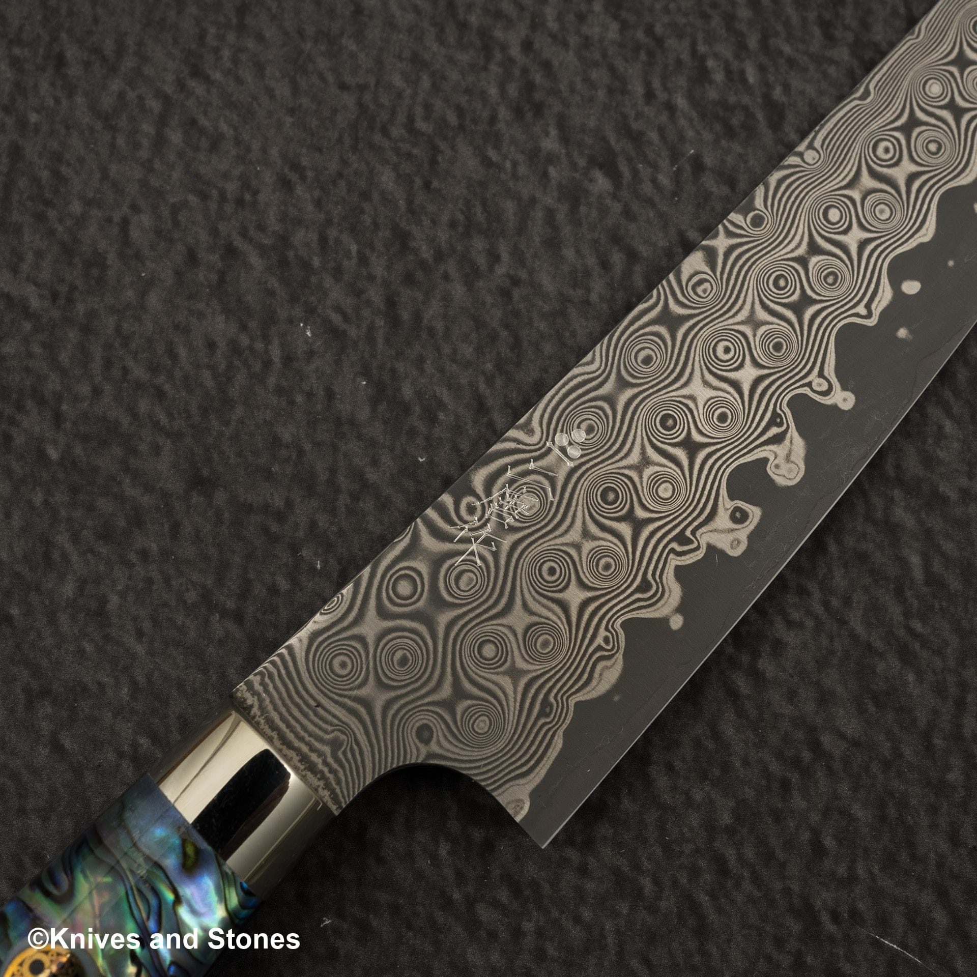 NigaraSG2AnmonDamascusKtipPetty150mmWesternShellHandle-20250313-04.jpg Nigara Anmon (暗紋) SG2 Raindrop Damascus K tip Petty 150mm Mother-of-Pearl Inlay Handle, view 3